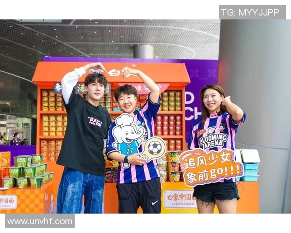 足球球星训练服潮流搭配图解读彰显运动时尚与场上竞技魅力